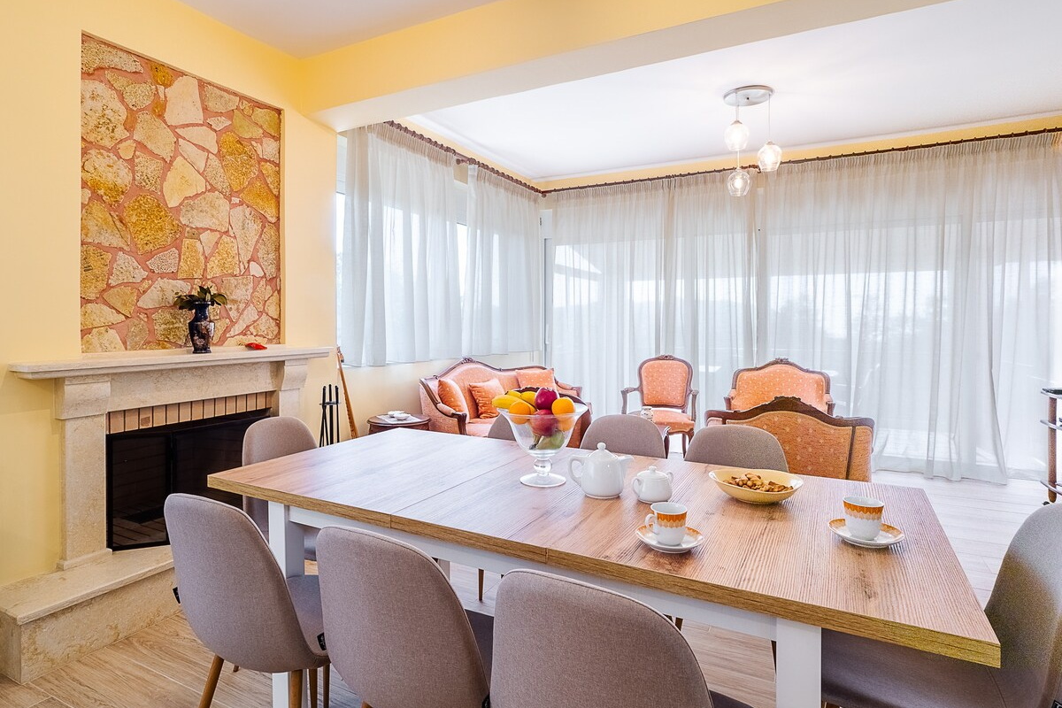 Dining room, Villa Andromachi, Corfu Town Homes