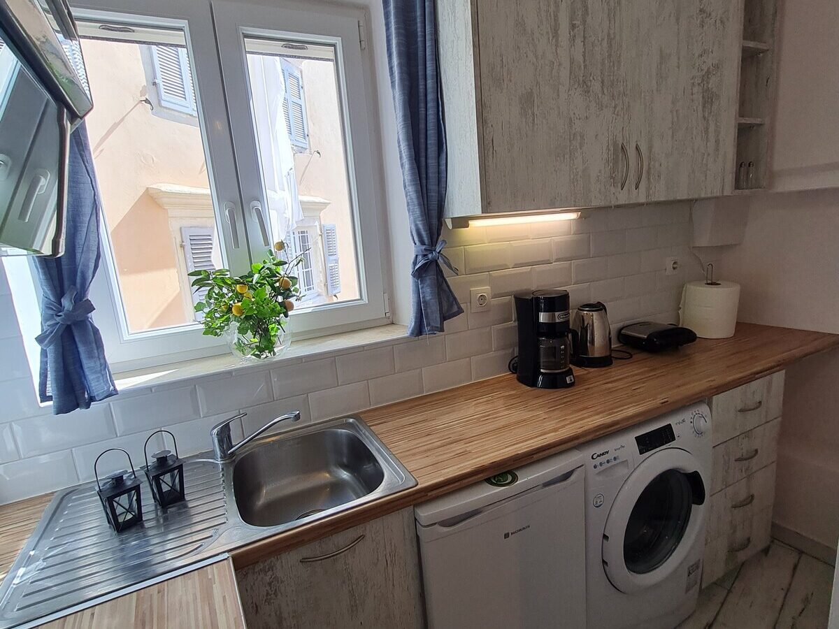 Fully equipped kitchen, Casa di Martha, Corfu Town Homes