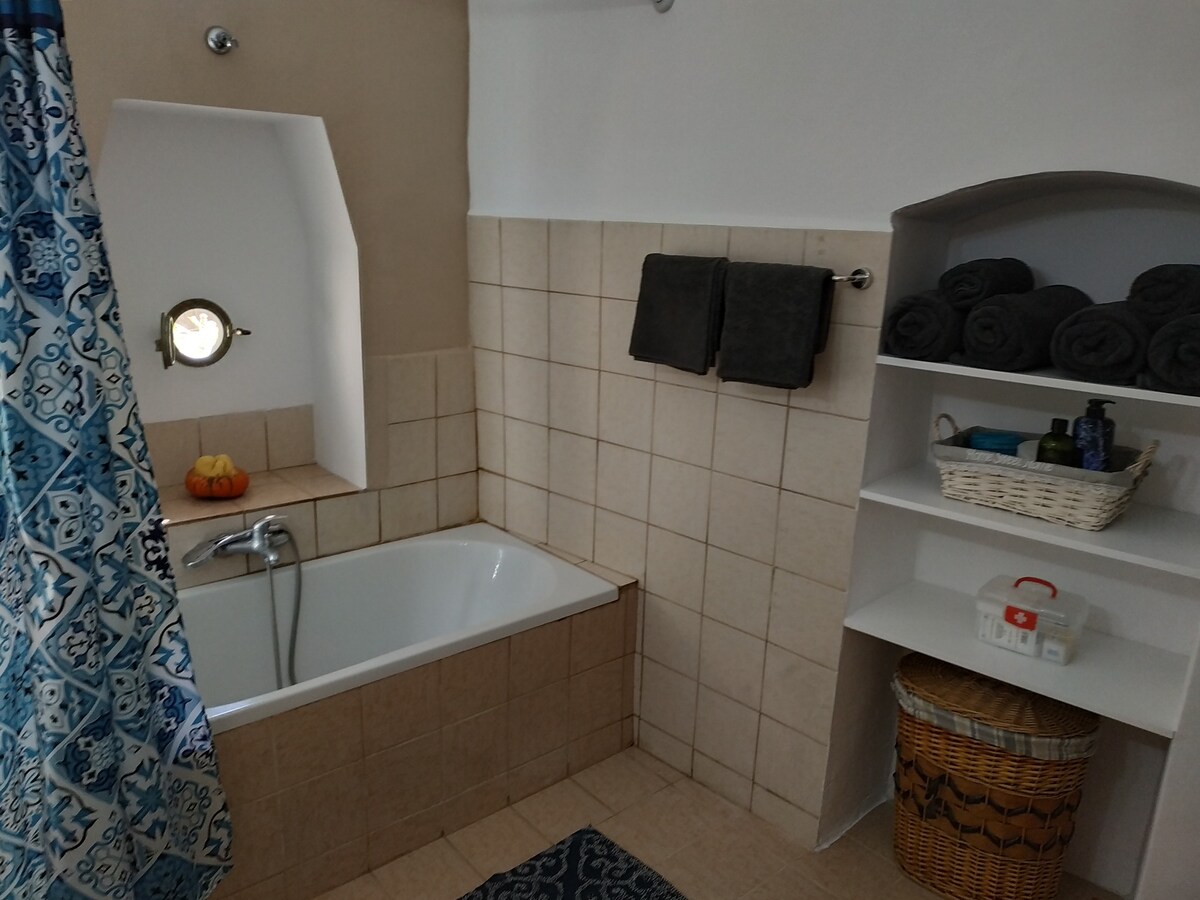 Bathroom with washing machine, Casa di Spireto, Apartment for rent, Corfu Town Homes