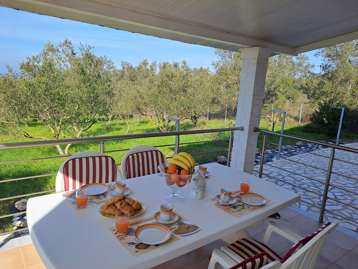 Outdoor dining, Villa Andromachi, Corfu Town Homes