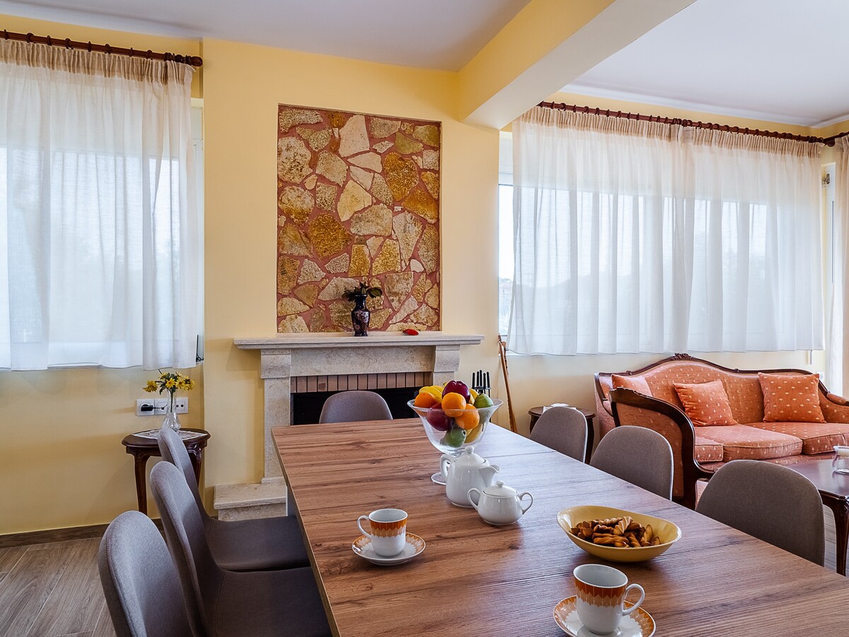 Dining room, Villa Andromachi, Corfu Town Homes