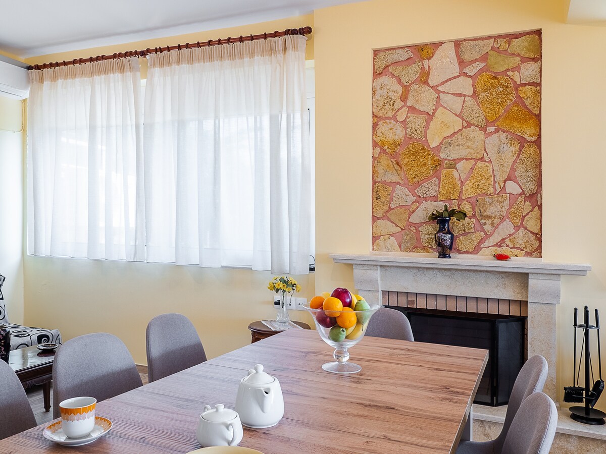 Dining room, Villa Andromachi, Corfu Town Homes