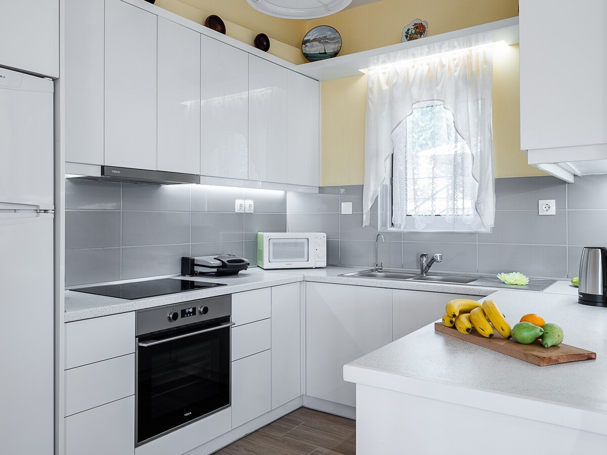 Fully equipped kitchen, Villa Andromachi, Corfu Town Homes