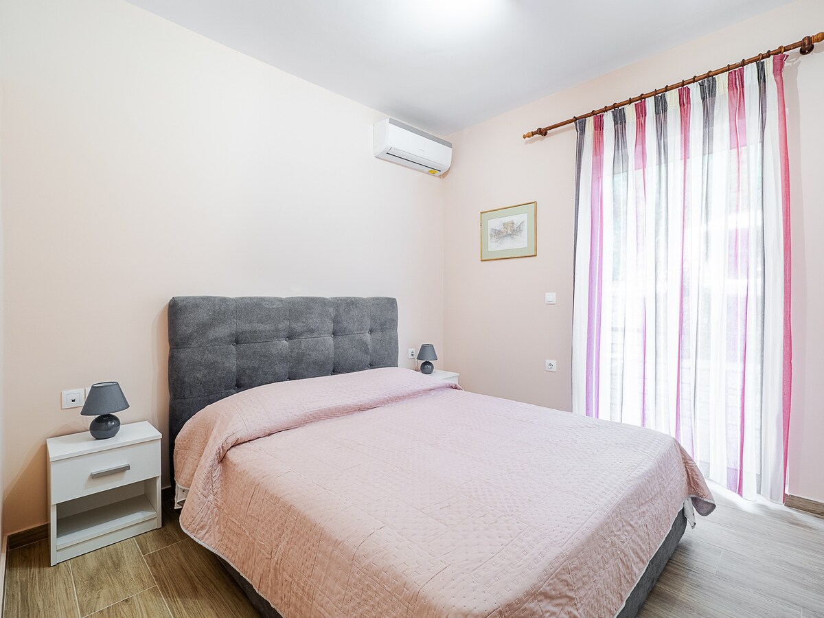 Double bedroom, Villa Andromachi, Corfu Town Homes