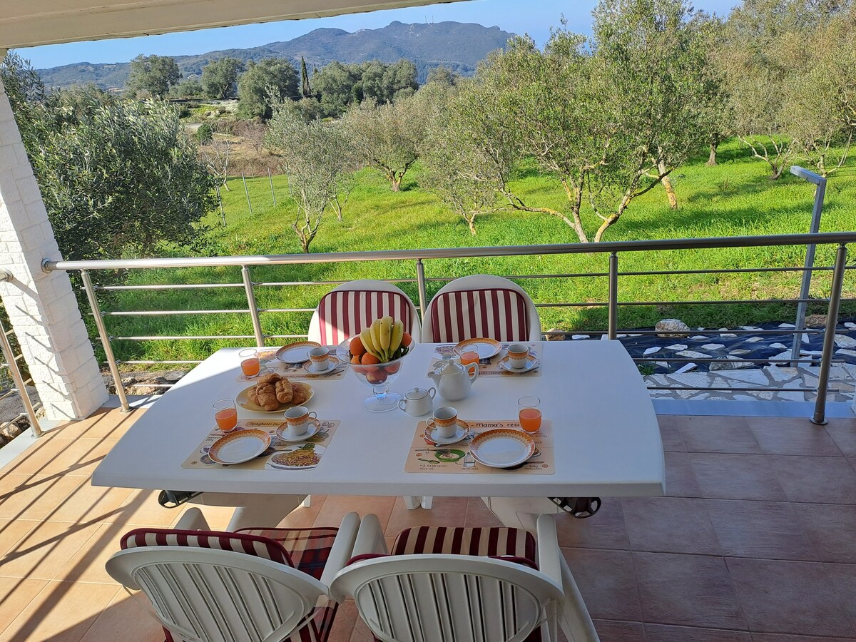 Outdoor dining, Villa Andromachi, Corfu Town Homes