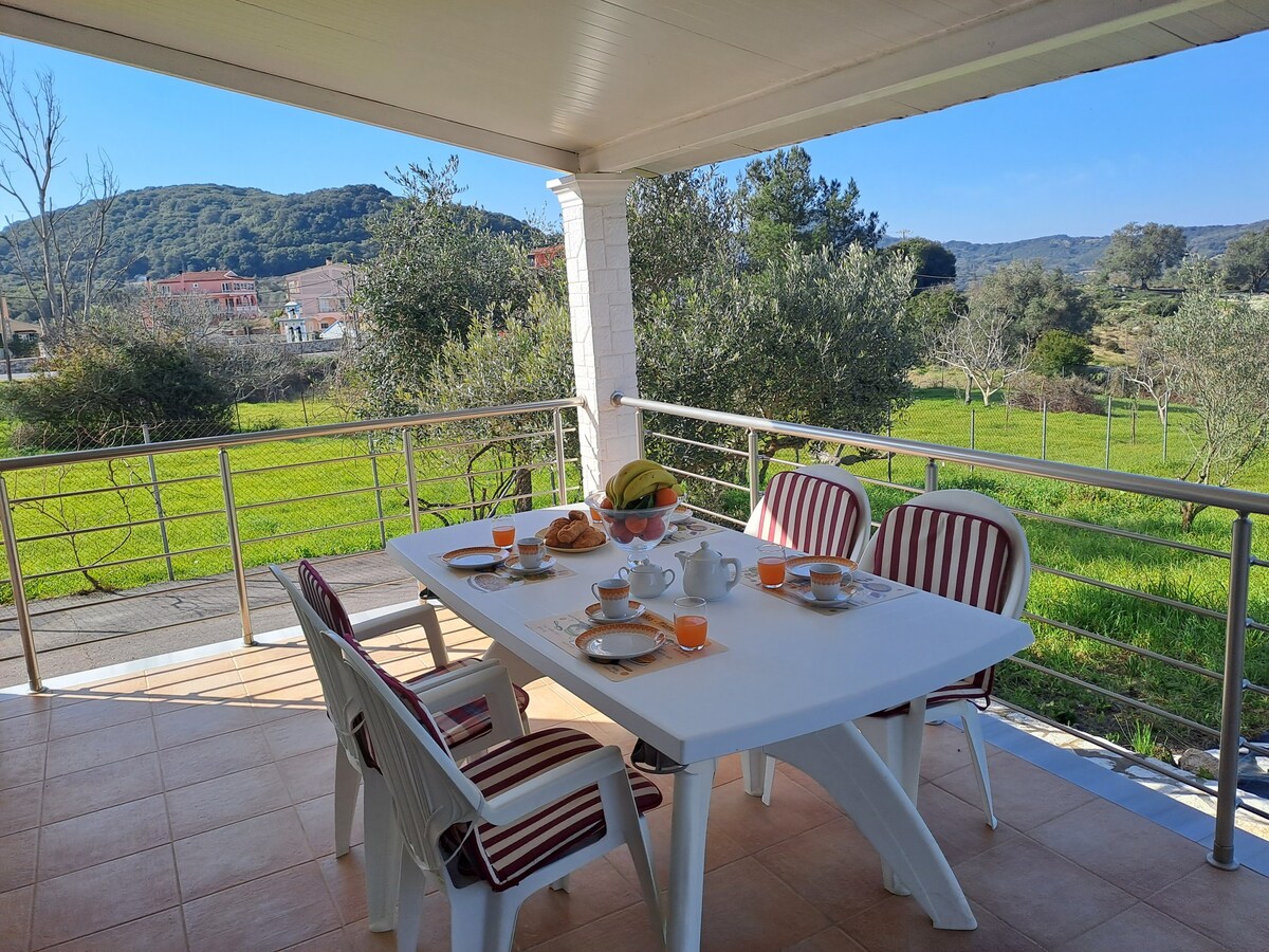 Outdoor dining, Villa Andromachi, Corfu Town Homes