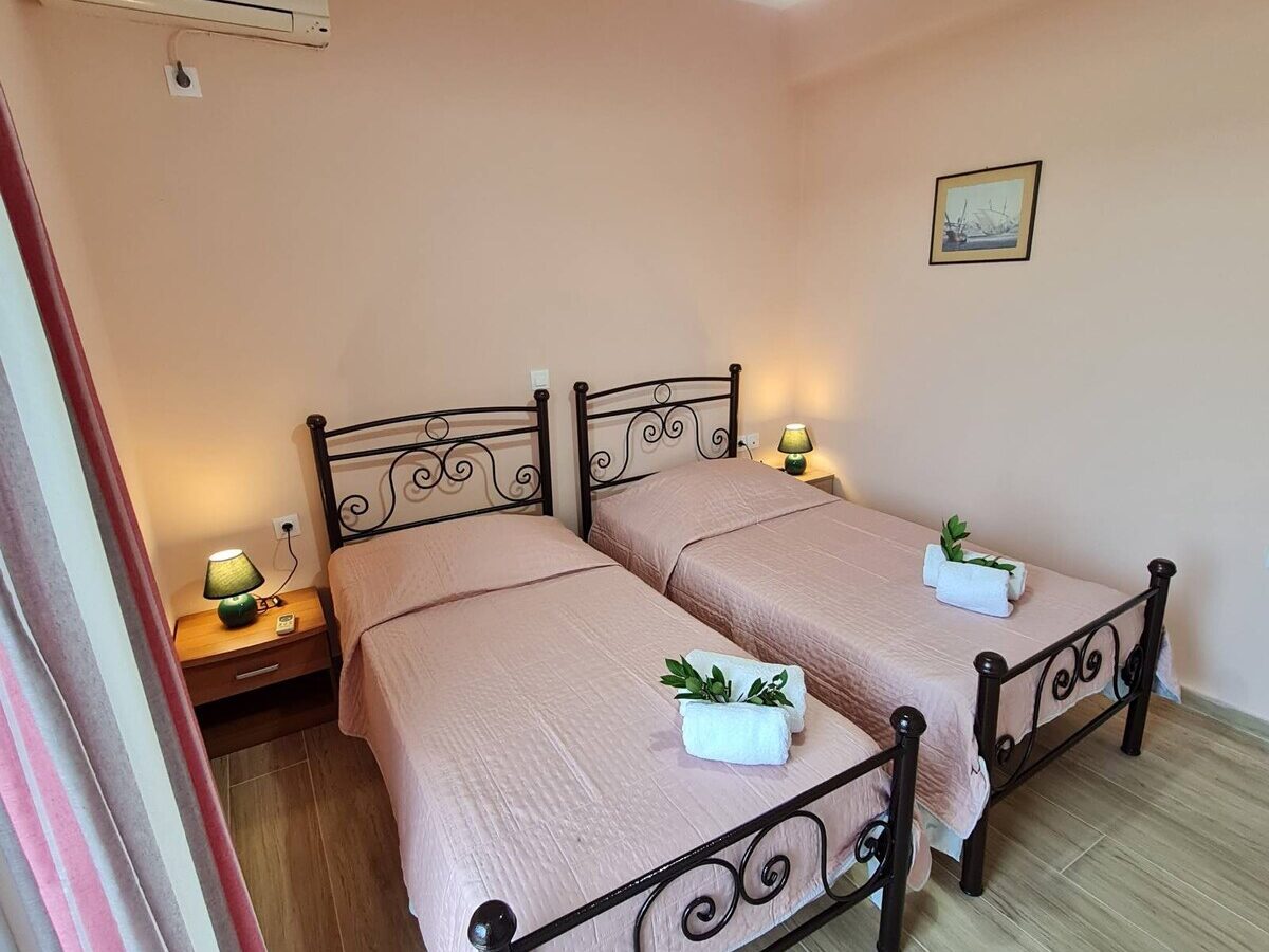 Twin bedroom, Villa Andromachi, Corfu Town Homes