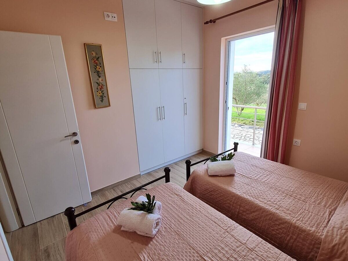 Twin bedroom, Villa Andromachi, Corfu Town Homes