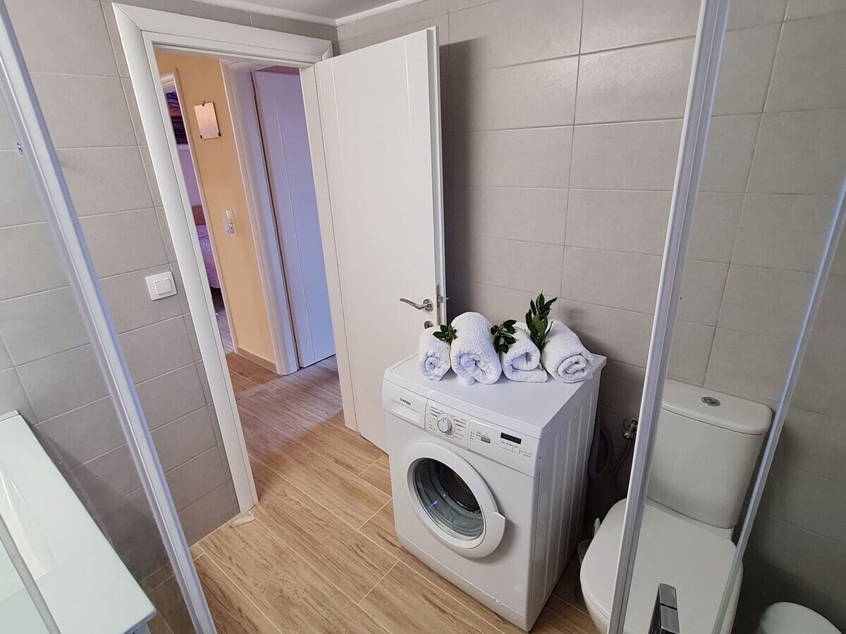 Bathroom with washing machine, Villa Andromachi, Corfu Town Homes